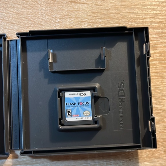 Nintendo Flash Focus Vision training in minutes a day w/ Case - Picture 3 of 5